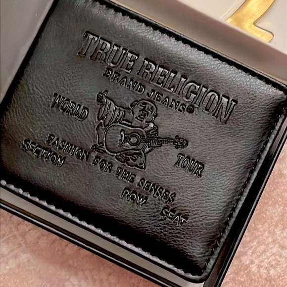 Brand New True Religion Leather Black Billfold Wallet Bottle Opener Keychain Set - Picture 5 of 16